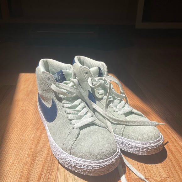 Nike SB Mint Green High-Tops with Blue Swoosh - Never Worn - Picture 1 of 4